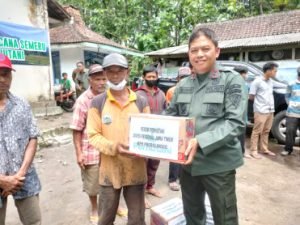 Perhutani KPH Probolinggo Salurkan Bantuan Kepada Warga Terdampak Erupsi Semeru