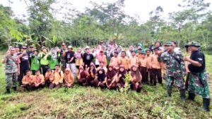 Perhutani Probolinggo Gelar Tanam Bibit Pohon Bertajuk Hijaukan Hutan, Selamatkan Mata Air, Cegah Bencana