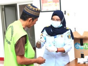 Semangat War On Drugs, Rutan kelas I Surabaya bersama tim medis Lakukan Tes Urin Kepada WBP