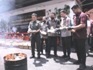 Kapolresta Malang Kota Musnahkan Barang Bukti Narkotika Jenis Sabu, Ganja dan Minuman Keras Berbagai Merk