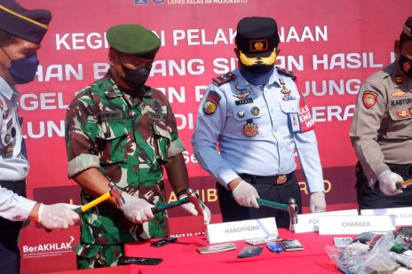 Lembaga Pemasyarakatan Kelas IIB Mojokerto Melaksanakan Giat Pemusnahan Barang Sitaan, Temuan di Area Beranggang