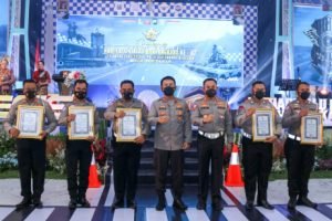Dalam Upaya Tangani Laka Lantas Menonjol, Satlantas Polres Jombang mendapatkan penghargaan dari Kakorlantas Polri