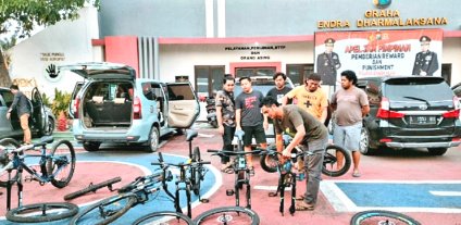 Viral, Bapak & Anak Maling Sepeda Angin Dibekuk Satreskrim Polres Bangkalan