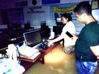 Curah Hujan Tinggi, Kantor Satpas Polres Sampang Terendam banjir
