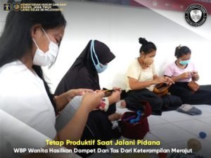 Tetap Produktif Dalam Menjalani Pidana WBP Wanita Hasilkan Dompet Dan Tas Dari Keterampilan Merajut