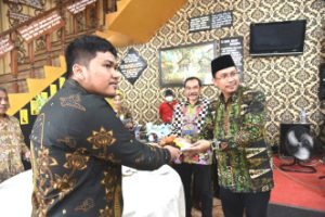 Resesi Tahun 2023 Semoga Tidak Terjadi, Bupati Sidoarjo Yakinkan Pengusaha Untuk Tidak Ragu Berinvestasi