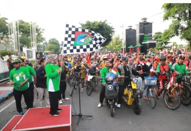 Bupati Jombang Hj.Mundjidah Wahab, mengapresiasi kegiatan sepeda sehat (gowes)