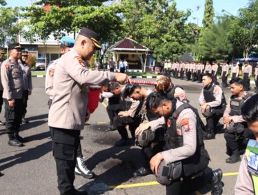 Dalam Rangka Harkamtibmas Bulan Ramadhan, Kapolres Sampang Mengukuhkan Tim Sakera & Tim Panther Polres Sampang