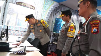 Pastikan Kesiapan Personel, Kapolrestabes Surabaya Lakukan Pengecekan Pos Pengamanan Operasi Ketupat Semeru 2023