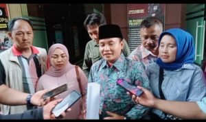 Kuasa Hukum Lakukan Perscon Depan Kantor Ditpropam Polda Jatim, Terkait Kematian Tahanan Narkoba