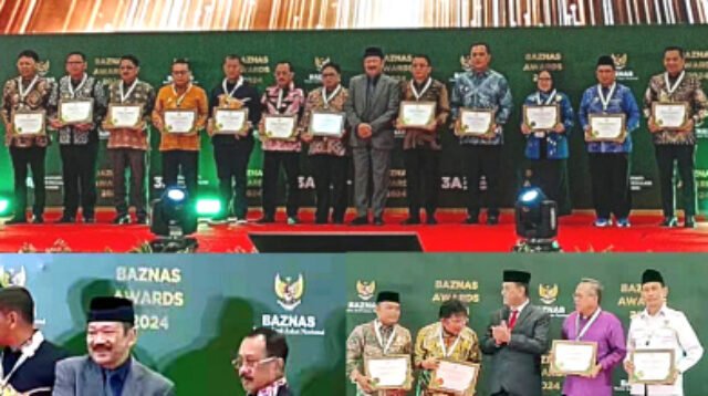 Kota Surabaya Raih Penghargaan Baznas Award 2024