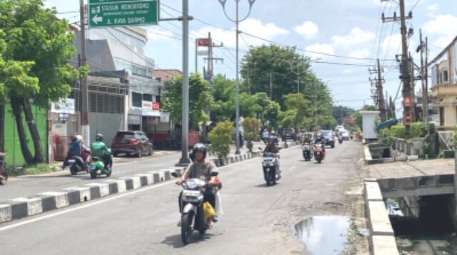 Awal Mei, Pemkot Surabaya Bangun Jalan Flexible Pavement Kolektor di Kedung Baruk-Kalirungkut