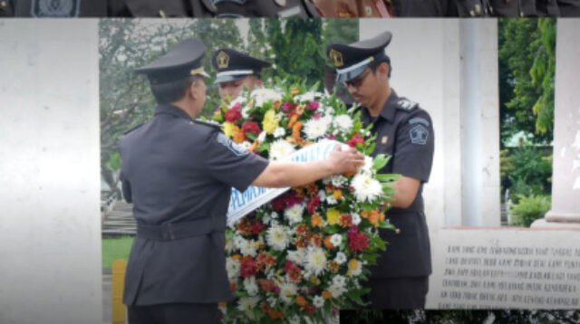 Jelang Puncak HBP ke-60, Jajaran Lapas Mojokerto Gelar Upacara Ziarah dan Tabur Bunga di TMP Gajahmada