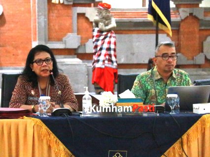 Tegas ! : Kakanwil Kemenkumham Bali Uji Pengetahuan Nasional Kepada 15 Pemohon WNI