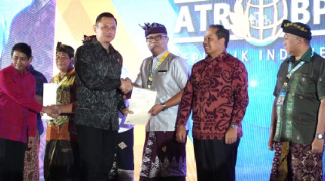 Puncak Reforma Agraria Summit Tahun 2024: Kemenkumham, Terima Sertipikat Elektronik Hak Guna Pakai dari ATR/BPN