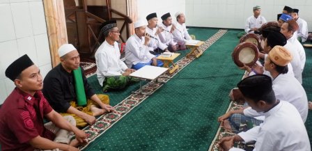 Pembinaan Kerohanian Sholawat Banjari: Warga Binaan Pemasyarakatan Lapas Mojokerto, Ikuti Dengan Khidmad