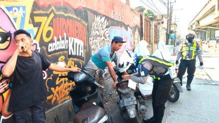 82 Pelanggar Terjaring Razia di Bawah Fly Over Peterongan Jombang, Didominasi Melawan Arus