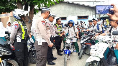 Operasi Patuh Semeru 2024, Polres Jombang Berikan Edukasi Pelajar Tertib Berlalulintas