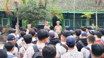 Operasi Patuh Semeru 2024, Polres Jombang Berikan Edukasi Pelajar Tertib Berlalulintas