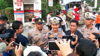 Antisipasi Balap Liar, Polisi Pasang Garis Kejut di Jalur Arteri Perak Jombang