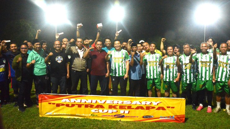 Lapangan Kloposepuluh Meriah dengan Pembukaan Turnamen Putra Kelapa Cup