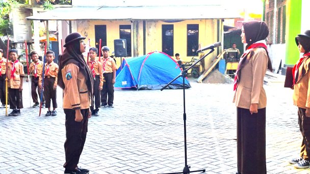 SDN Wonocolo 2 Gelar Perkemahan Jumat Sabtu, Ajarkan Keberanian dan Kemandirian Peserta Didik