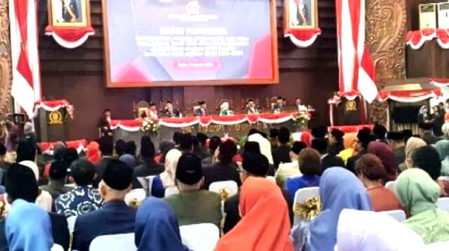 120 Anggota DPRD Jawa Timur Periode 2024-2029 Resmi Dilantik, Satu Mengundurkan Diri