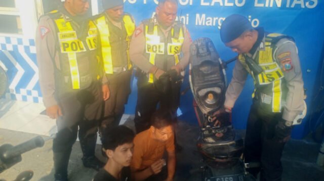 Dikejar karena Tak Pakai Helm, Dua Pemuda di Surabaya Kedapatan Bawa Pil Koplo