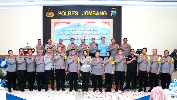 Polres Jombang Adakan Tasyakuran Peringatan HUT Lalu Lintas Bhayangkara ke-69, dan Berikan Penghargaan Kepada Anggota Berprestasi