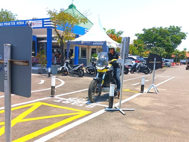 Satlantas Polrestabes Surabaya Menghimbau SIM C1 Untuk 250cc Bagi Pengguna Kendaraan R2