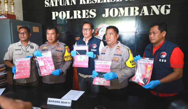 Sita Barang Bukti 51 Paket Sabu: Polisi Tangkap Dua Pengedar Narkoba di Jombang