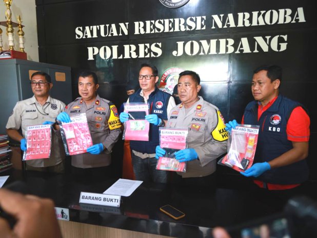 Sita Barang Bukti 51 Paket Sabu: Polisi Tangkap Dua Pengedar Narkoba di Jombang