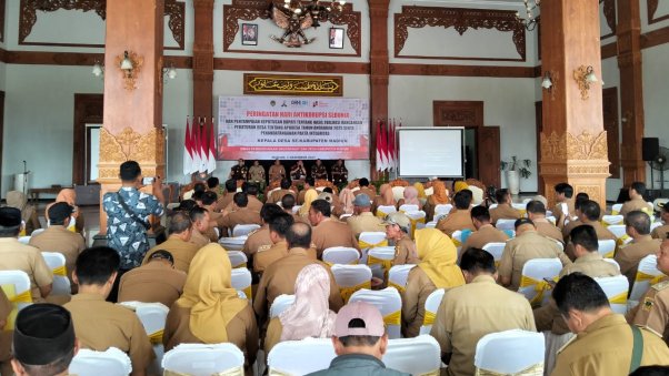 Pj Bupati Menyampaikan Hasil Evaluasi Rancangan Perdes APBDes 2025, Kades se-Kabupaten Madiun Teken Pakta Integritas