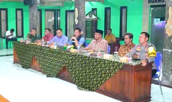 Plt Bupati Sidoarjo Mediasi Konflik Warga Sidokerto dan Kades Terkait Penjualan Aset Desa