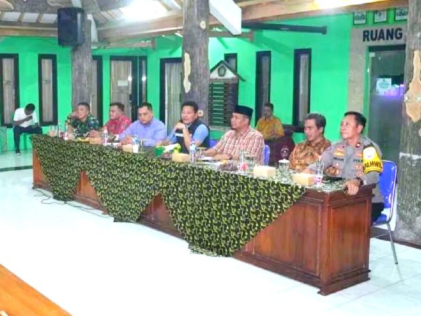 Plt Bupati Sidoarjo Mediasi Konflik Warga Sidokerto dan Kades Terkait Penjualan Aset Desa