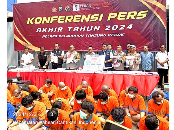 Polres Tanjung Perak Surabaya Ungkap Keberhasilan Penanganan Kejahatan Sepanjang 2024