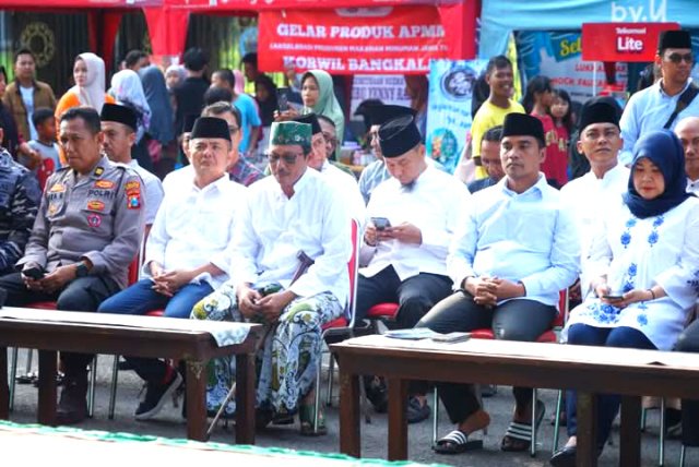 Bupati Bangkalan Resmi Buka Bazar Takjil 2025, Dukung UMKM dan Kuliner Ramadan