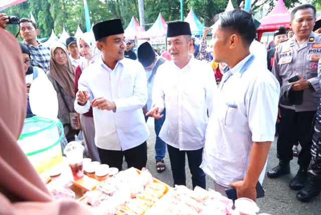 Bupati Bangkalan Resmi Buka Bazar Takjil 2025, Dukung UMKM dan Kuliner Ramadan