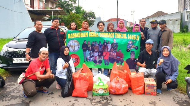 Media Nuswantoro Pos bersama RSB dan Komunitas Semar Surabaya Bagikan 600 Takjil di Jalan Dr. Ir. H. Soekarno Surabaya