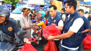 Ramadan Berkah: Satreskrim Polres Pelabuhan Tanjung Perak Berbagi Takjil dan Edukasi Kamtibmas di Surabaya