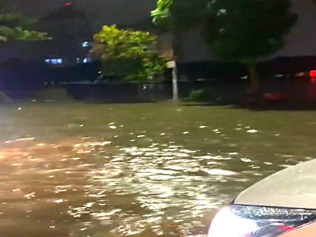Curah Hujan Tinggi, Sejumlah Kawasan di Surabaya Tergenang Banjir, DSDABM: Air Surut dalam Satu Jam