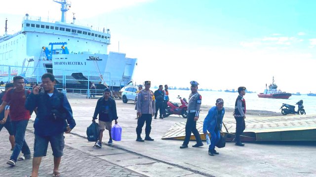 Polres Pelabuhan Tanjung Perak Laksanakan KRYD untuk Arus Balik Jalur Laut