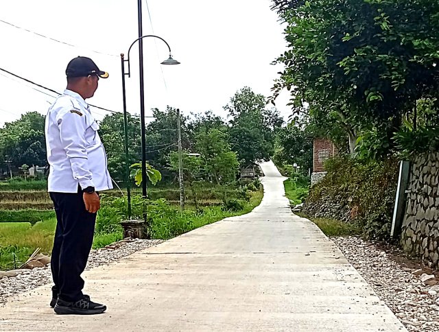 Permudah Akses Warga, Pemdes Kresek Tuntaskan Rabat beton