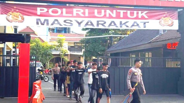Sat Samapta Polres Pelabuhan Tanjung Perak Amankan 11 Remaja Hendak Tawuran di Kenjeran Surabaya