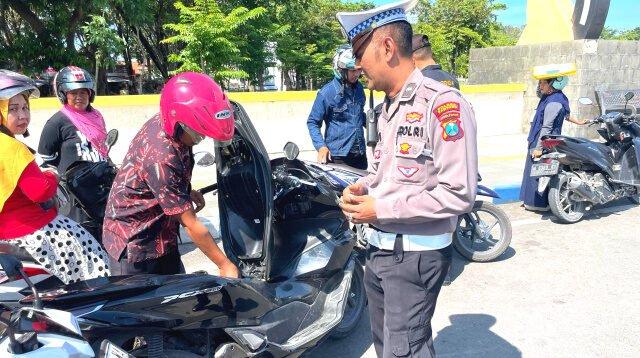 Satlantas Polres Sampang Gelar Operasi Patuh Pajak di Alun-alun Trunojoyo, 25 Pelanggar Terjaring