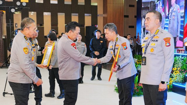 Polda Jatim Raih Tiga Penghargaan Bergengsi dalam Rakernis SDM Polri 2025