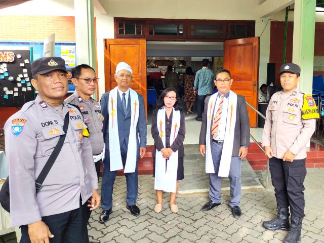 Polres Pelabuhan Tanjung Perak Amankan Sejumlah Gereja Saat Peringatan Kenaikan Yesus Kristus 2025