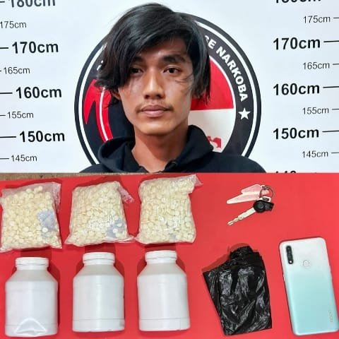 Edarkan 3.000 Pil Berlogo Y, Seorang Pria Asal Kota Surabaya Ditangkap Polisi
