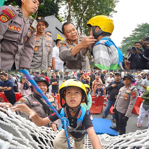 Peringati Hari Bhayangkara ke-79, Polrestabes Surabaya Gelar Outbound Edukatif Gratis untuk Anak-anak di Taman Bungkul