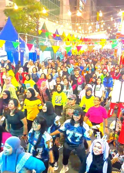 HUT ke-7, Made Organize Gelar Senam Gratis yang Dibanjiri Ratusan Peserta di Festival Tabolabale Sidoarjo